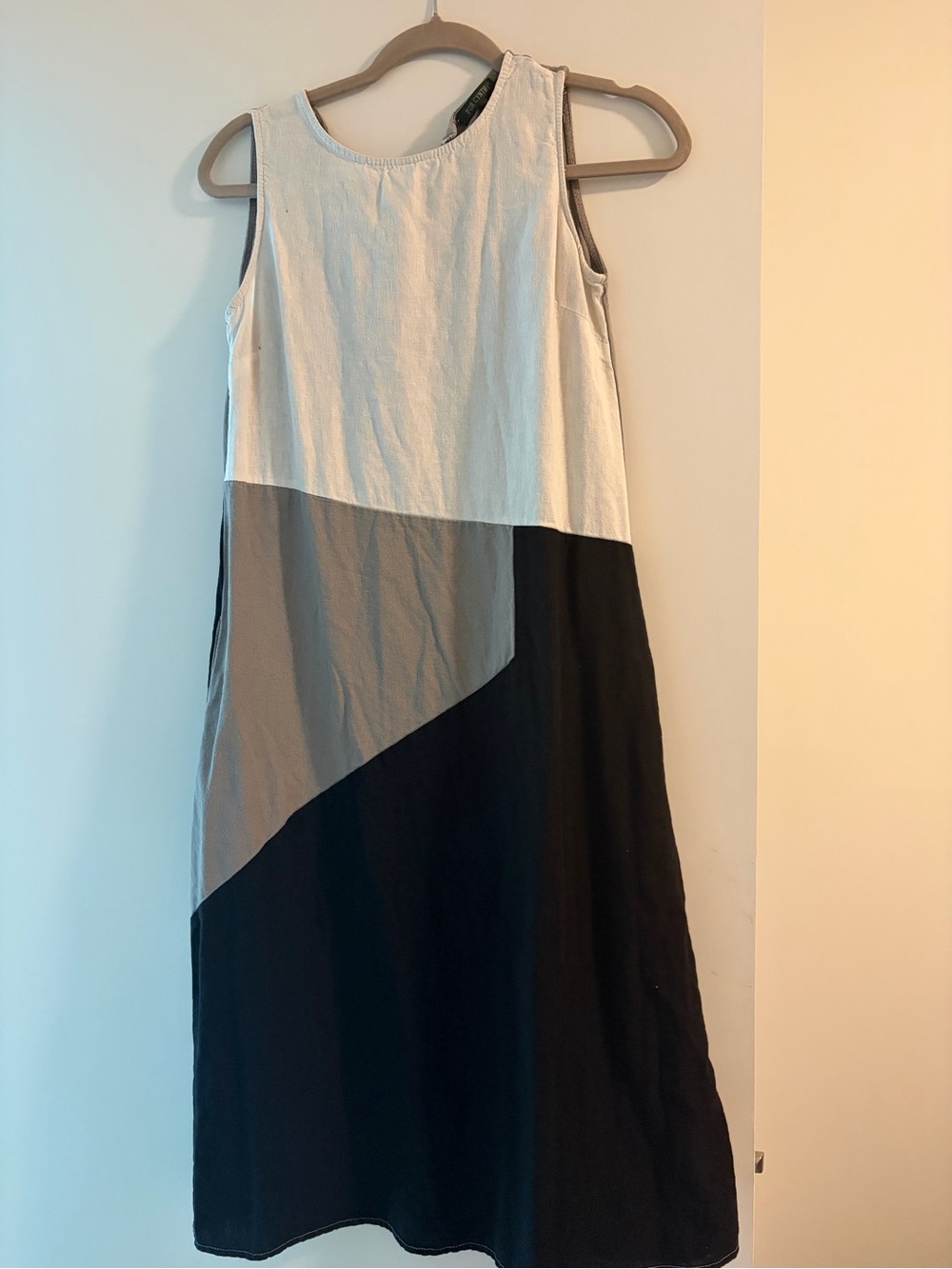 For Cynthia Sleeveless Colorblock Midi Dress in White, Gray & Black